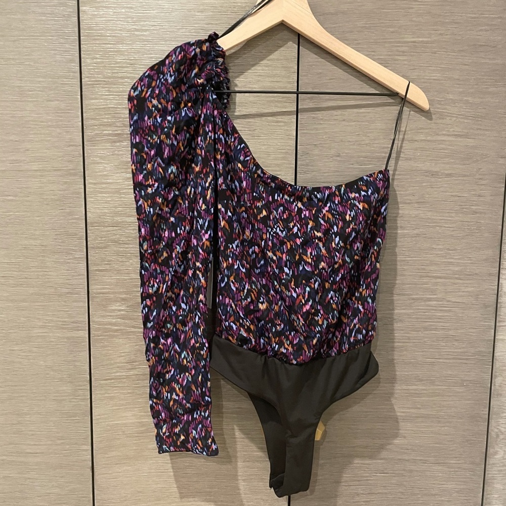 ASTR one shoulder floral body suit - Picture 2 of 7
